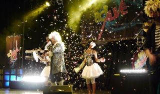 80S ALIVE 80ER JAHRE TRIBUTE BAND EPK, „80sALIVE“ die 80er-Jahre Legenden-Tribute-Show Der Showact mit Retro-Flair wird moderiert von „Mickie Sixx“. Eine „Back to the 80s“ Party im Originallook der Stars falco mit Tänzerinnen