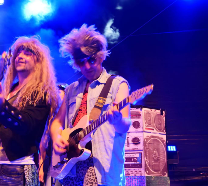 Das pinke Auto der achtziger Jahre Fernsehshow Formel eins mit u.a. Ingolf Lück. Genau diese Show ist die Basis für die moderierte Liveshow von 80s Alive