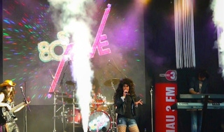 80S ALIVE 80ER JAHRE TRIBUTE BAND EPK, „80sALIVE“ die 80er-Jahre Legenden-Tribute-Show Der Showact mit Retro-Flair wird moderiert von „Mickie Sixx“. Eine „Back to the 80s“ Party im Originallook der Stars Cher