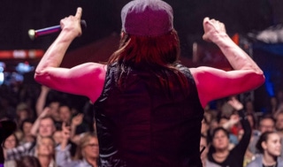 AC DC 80S ALIVE 80ER JAHRE TRIBUTE BAND EPK, „80sALIVE“ die 80er-Jahre Legenden-Tribute-Show Der Showact mit Retro-Flair wird moderiert von „Mickie Sixx“. Eine „Back to the 80s“ Party im Originallook der Stars